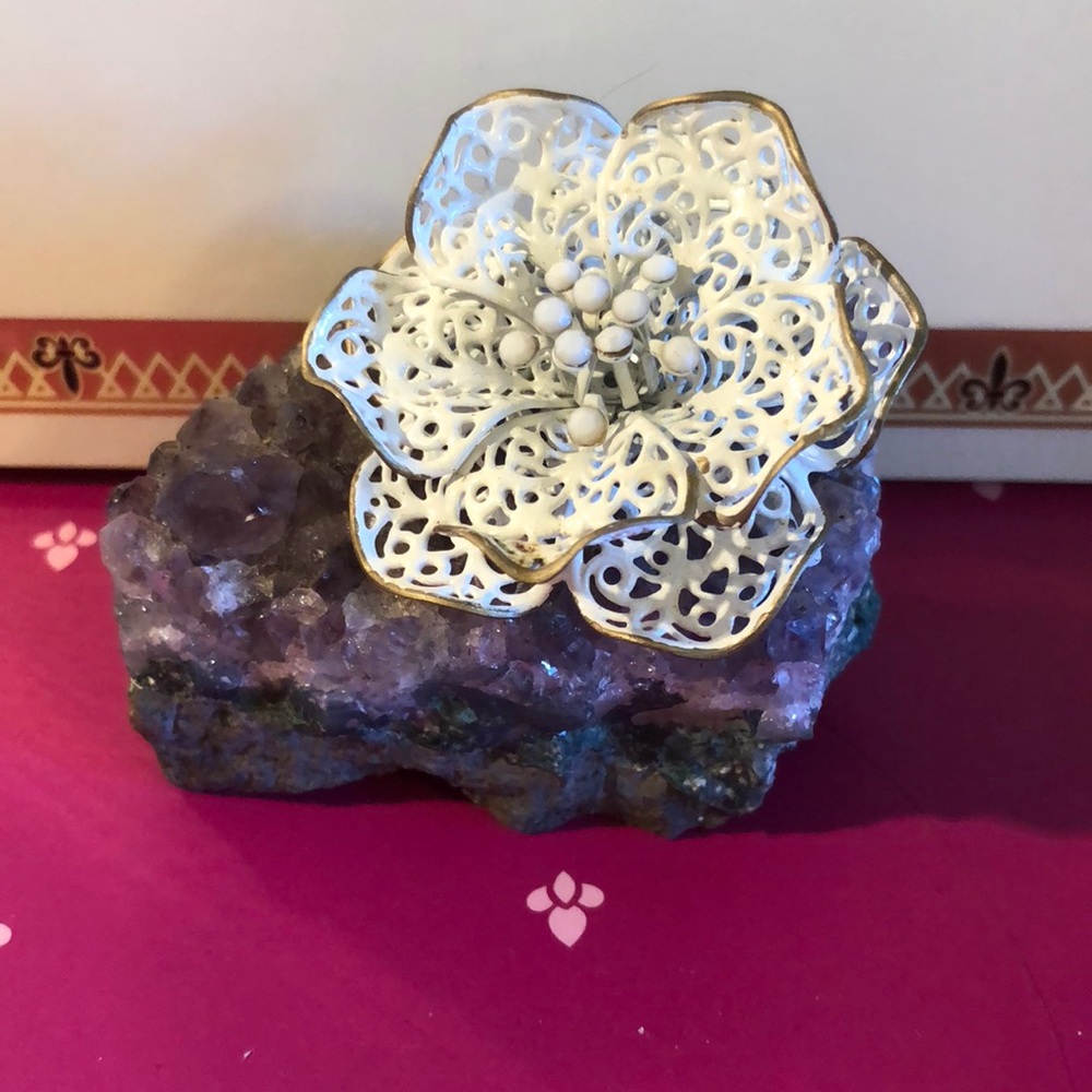 Beautiful VTG Brooch